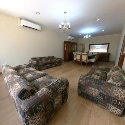 ALQUILER DE CASA EN CALLE LOS SAUCES, URB. SANTA VICTORIA